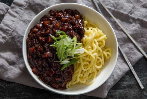 jajangmyeon makanan korea populer drakor dan film korea